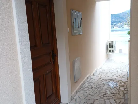 Rent, one bedroom apartment, 55m², Lepetani, Tivat - image 4