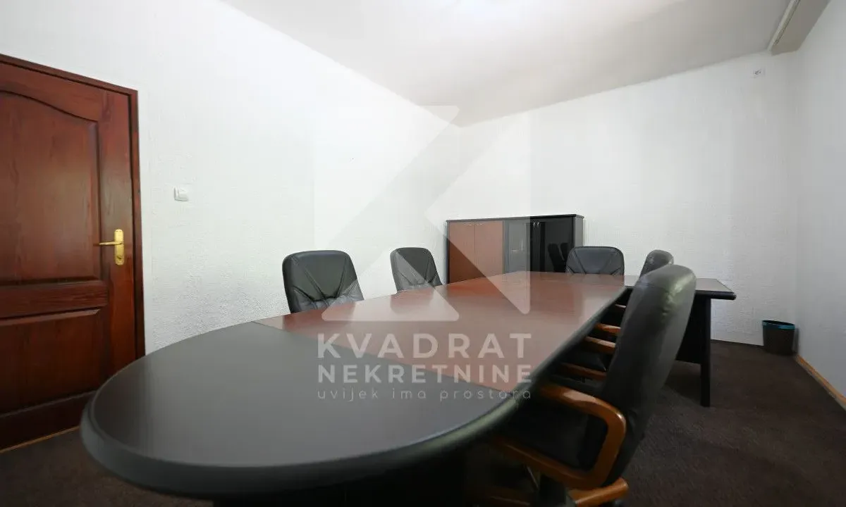 Izdavanje, poslovni prostor, 70m², Centar, Podgorica