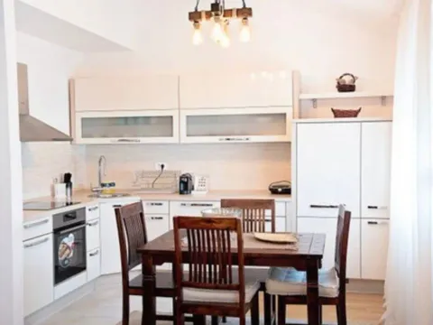 Izdavanje, dvosoban stan, 70m², Pobrežje, Podgorica - image 5