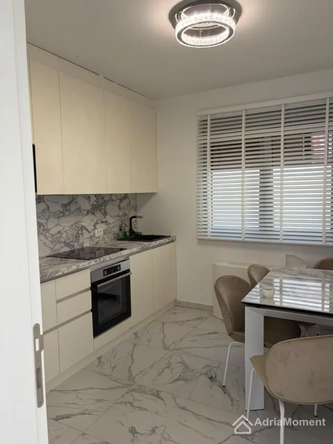 Sale, two bedroom apartment, 78m², Stoliv, Kotor