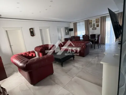 Izdavanje, četvorosoban stan, 125m², Novi Sad Sve Podlokacije, Novi Sad - image 1