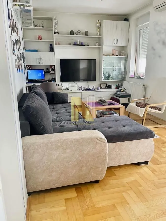 Prodaja, dvosoban stan, 52m², Centar, Novi Sad