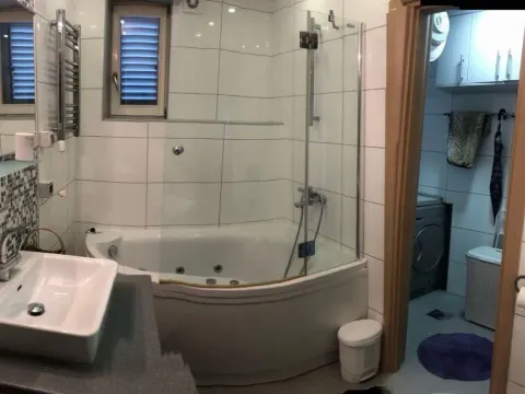 Prodaja, trosoban stan, 70m², Centar, Tivat - image 9