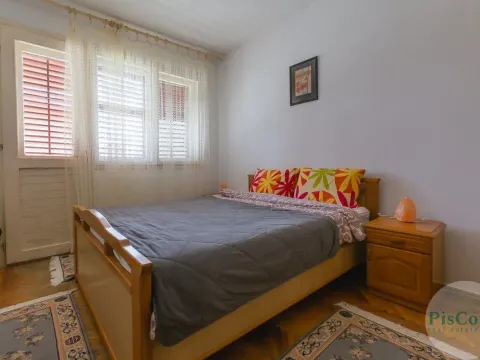 Rent, two bedroom apartment, 400m², Tološi, Podgorica - image 7