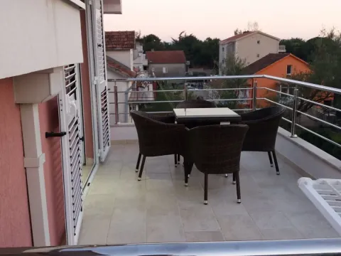Prodaja, stan, 117m², Tivat, Crna Gora - image 2