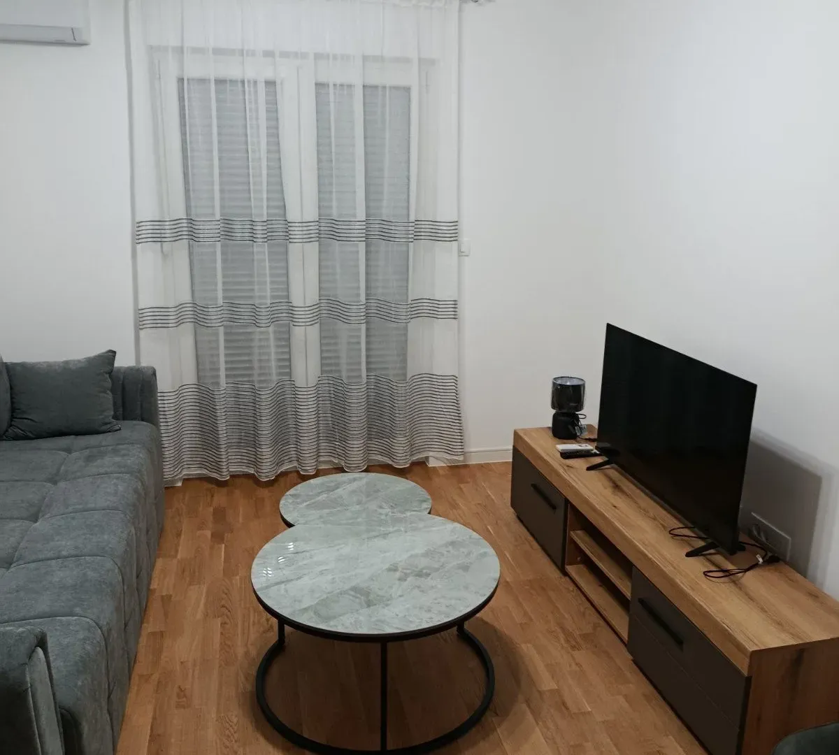 Izdavanje, jednosoban stan, 42m², Stari Aerodrom, Podgorica