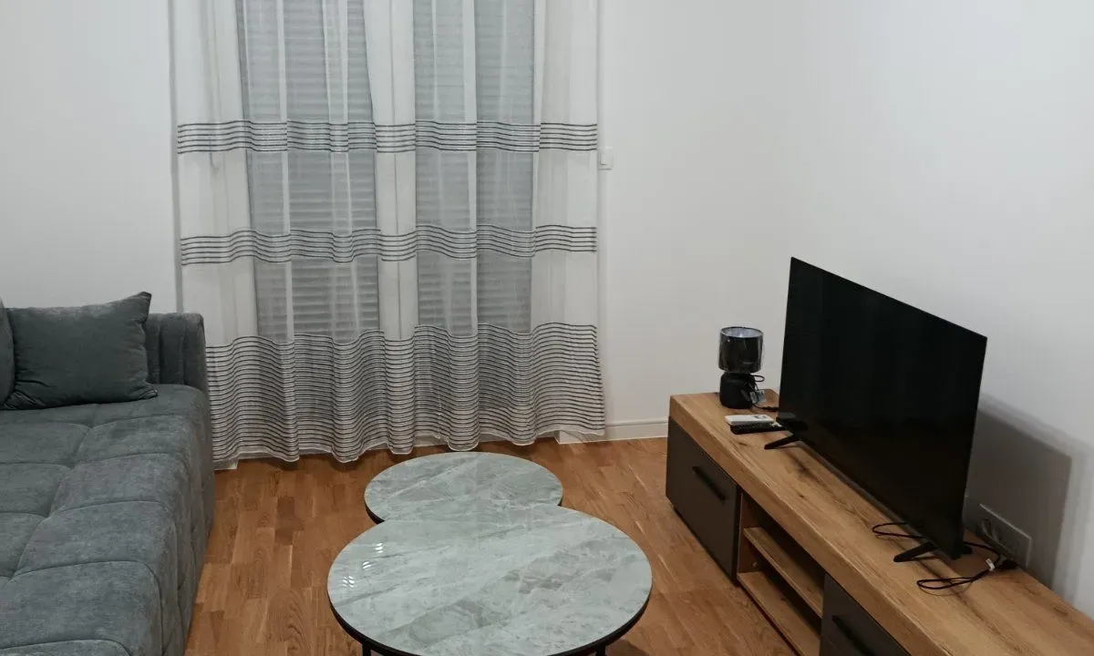Izdavanje, jednosoban stan, 42m², Stari Aerodrom, Podgorica