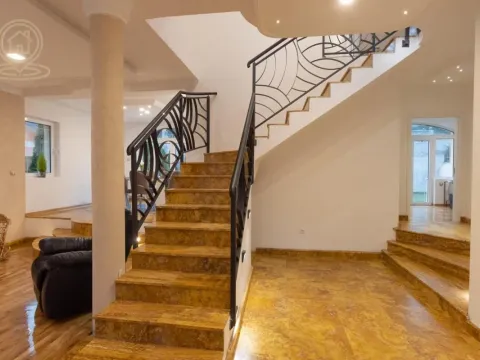 Rent, house, 417m², Jajinci, Voždovac Sve Podlokacije - image 8