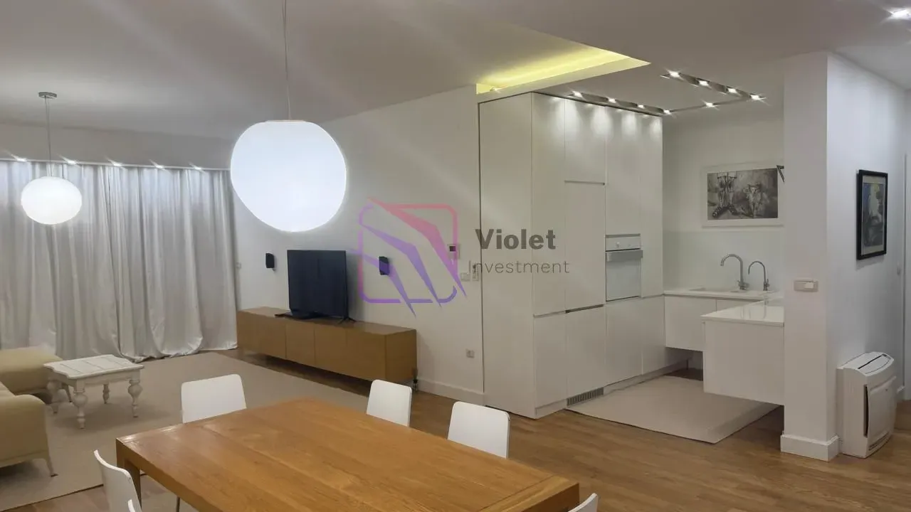 Izdavanje, dvosoban stan, 108m², Centar, Budva