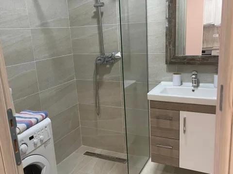 Izdavanje, jednosoban stan, 50m², Budva, Crna Gora - image 9