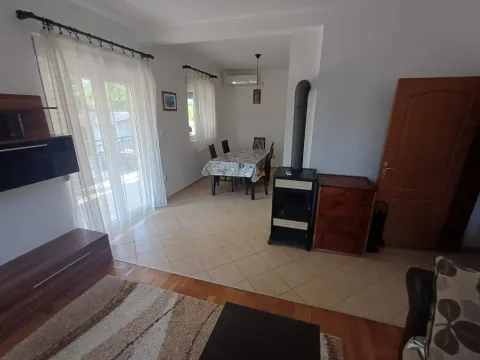Izdavanje, trosoban stan, 95m², Zelenika, Herceg Novi - image 14