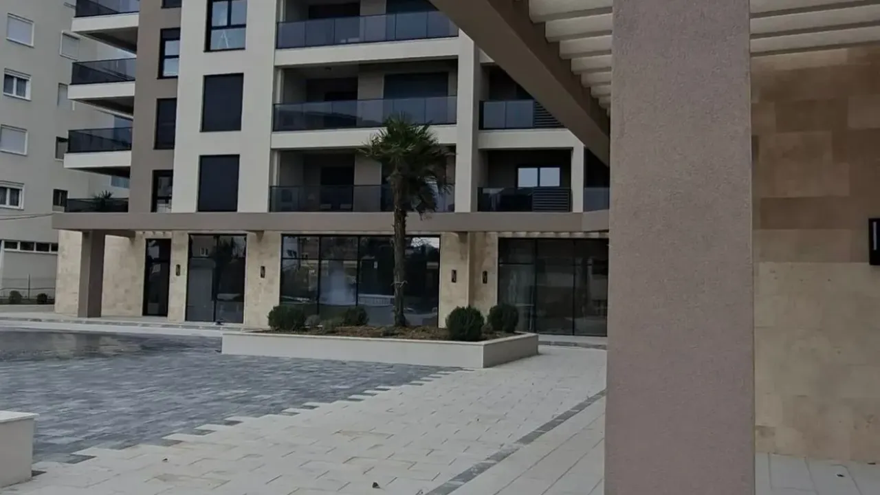 Prodaja, dvosoban stan, 82m², Centar, Bar