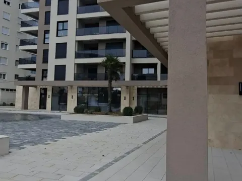 Sale, two bedroom apartment, 82m², Centar, Bar - image 1