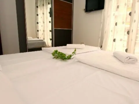 Izdavanje, dvosoban stan, 73m², Mainski Put, Budva - image 9