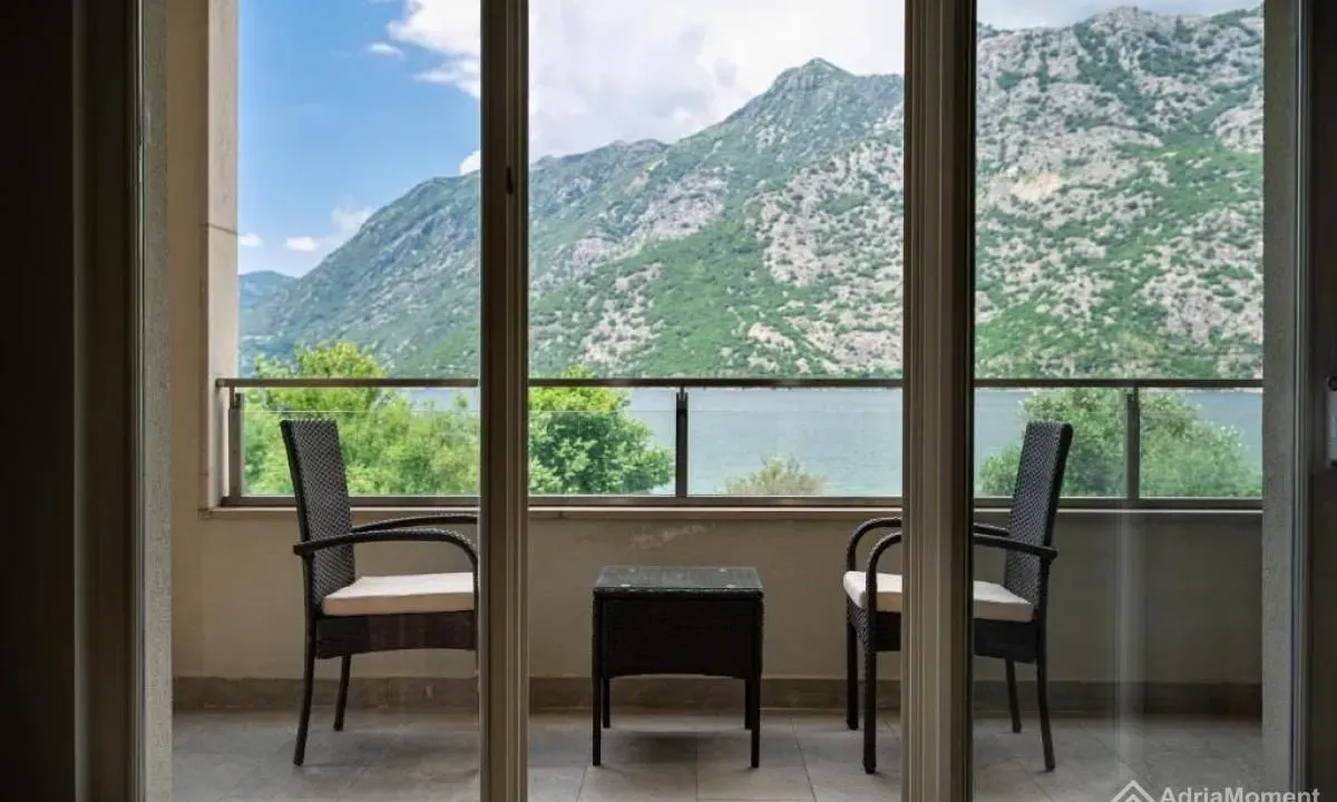 Prodaja, garsonjera, 33m², Risan, Kotor