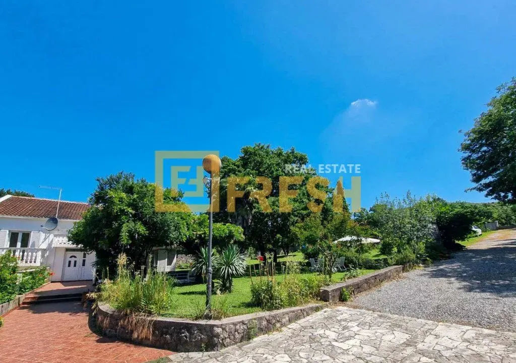 Izdavanje, kuća, 250m², Mareza, Podgorica