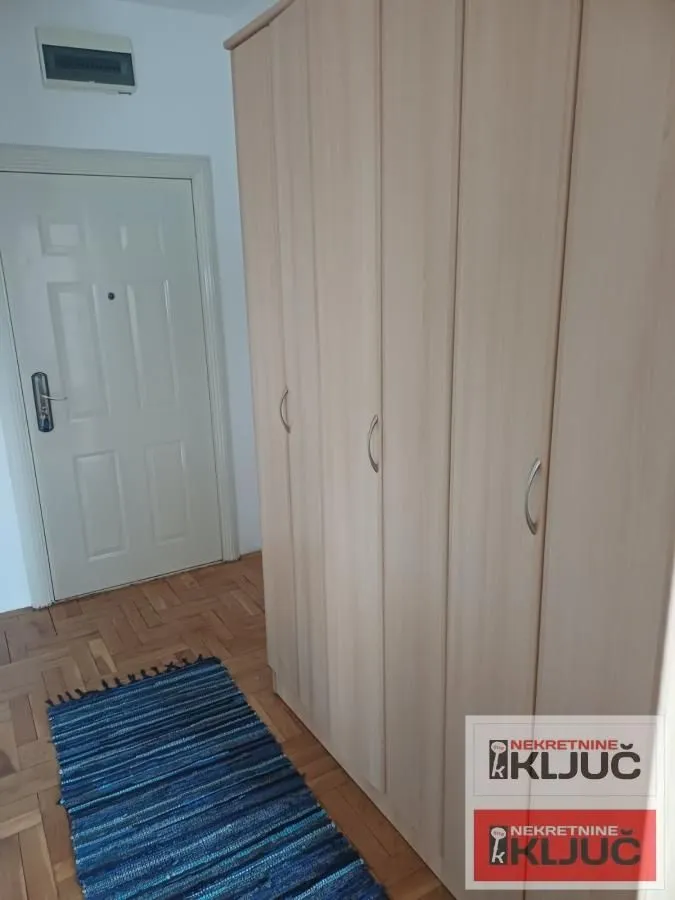 Izdavanje, dvosoban stan, 43m², Centar, Novi Sad
