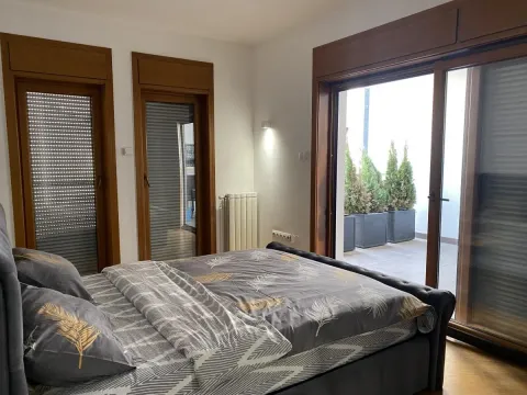 Izdavanje, trosoban stan, 103m², Stari Grad, Beograd - image 14