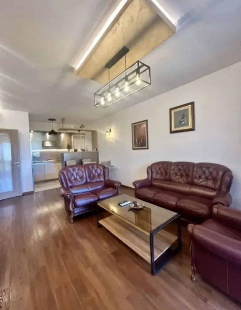 Izdavanje, dvosoban stan, 69m², Master Kvart, Podgorica