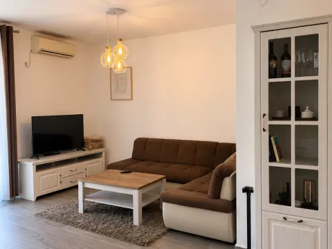 Rent, one bedroom apartment, 62m², Babin Do, Budva - image 2