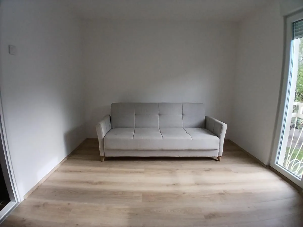 Izdavanje, dvosoban stan, 58m², Vašarište, Jagodina