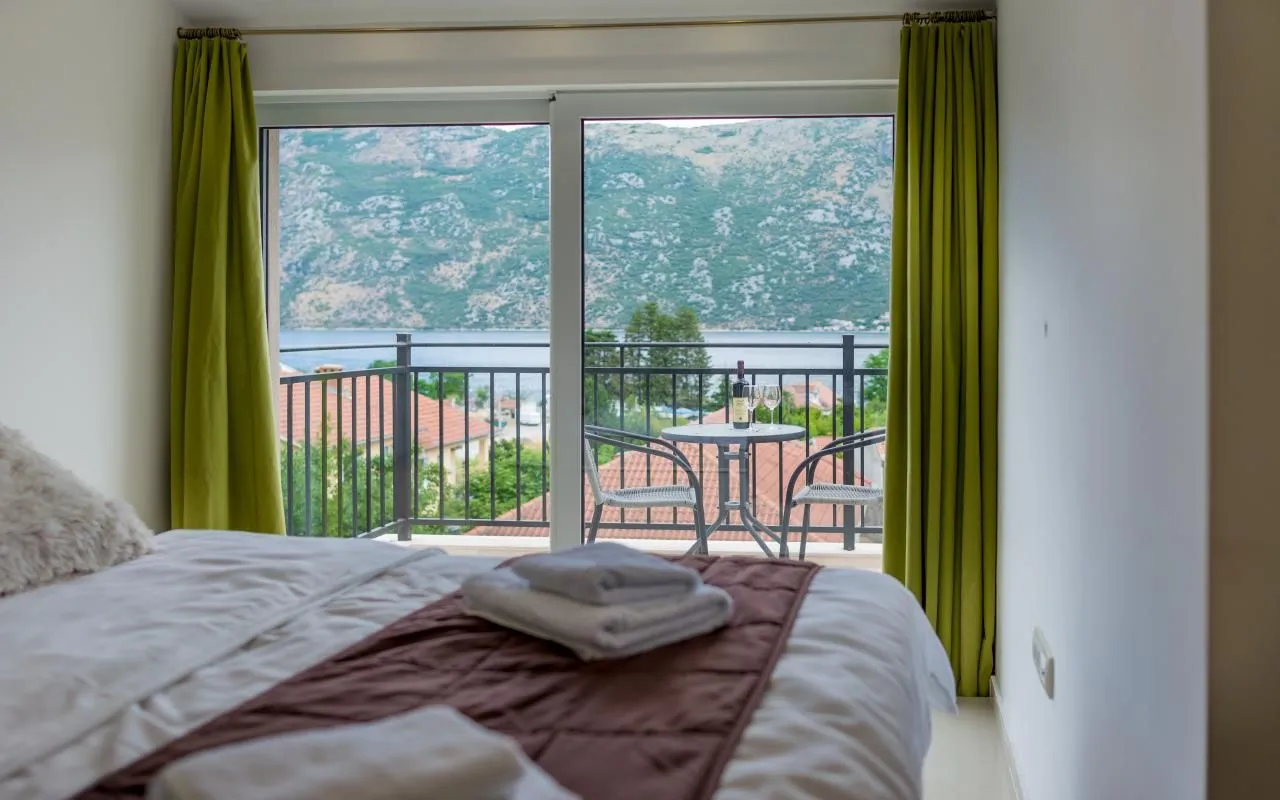 Sale, house, 350m², Stoliv, Kotor