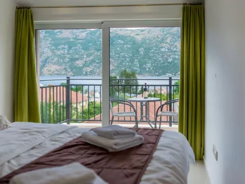 Sale, house, 350m², Stoliv, Kotor - image 1