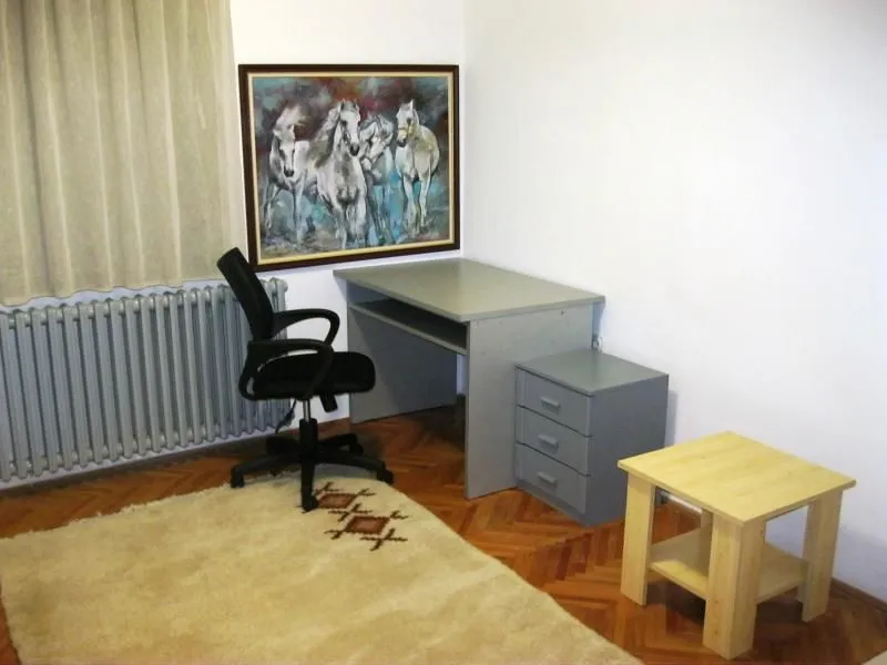 Izdavanje, četvorosoban stan, 96m², Centar, Niš