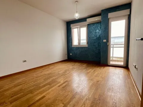 Izdavanje, jednosoban stan, 42m², City Kvart, Podgorica