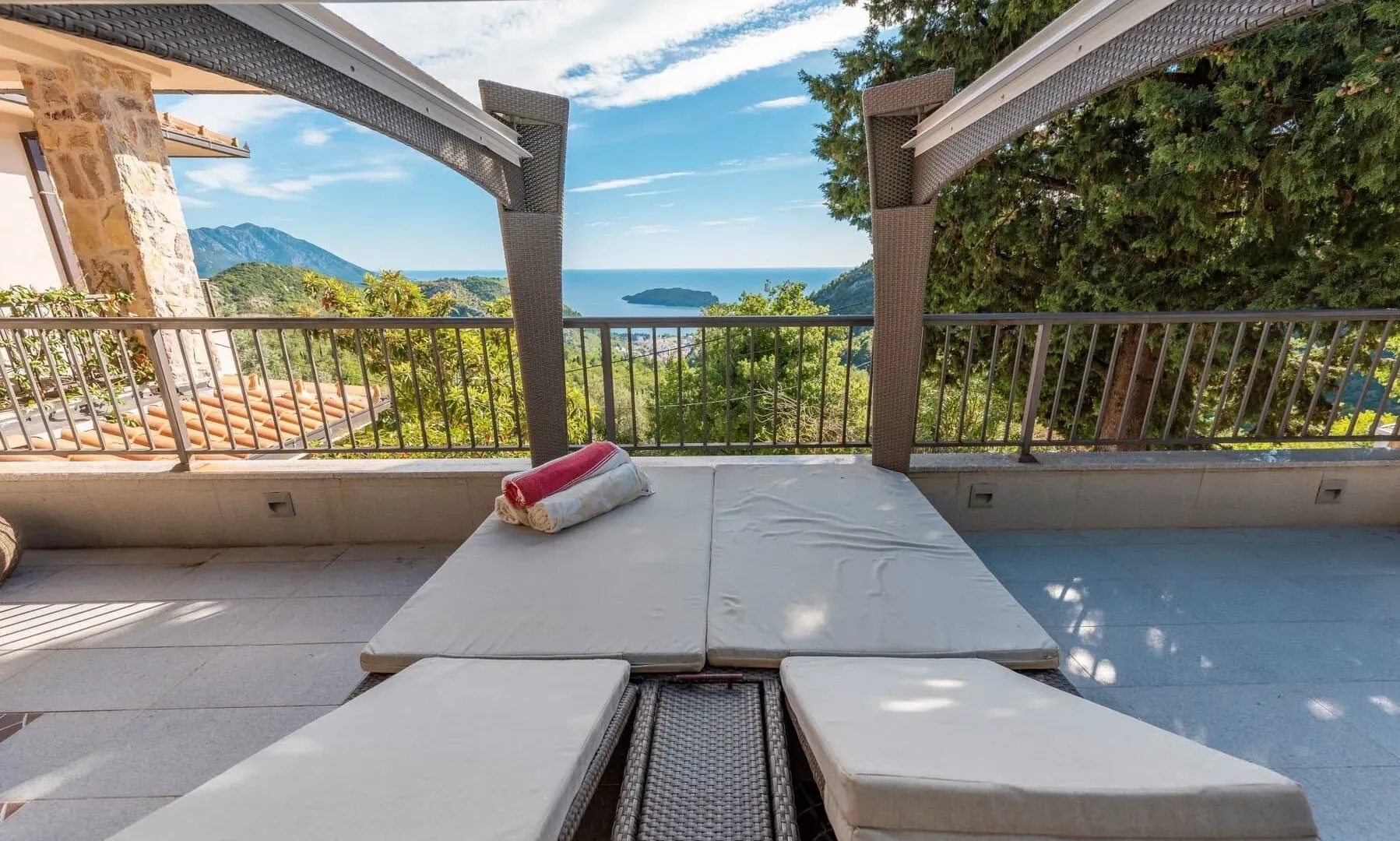 Sale, house, 280m², Markovići, Budva