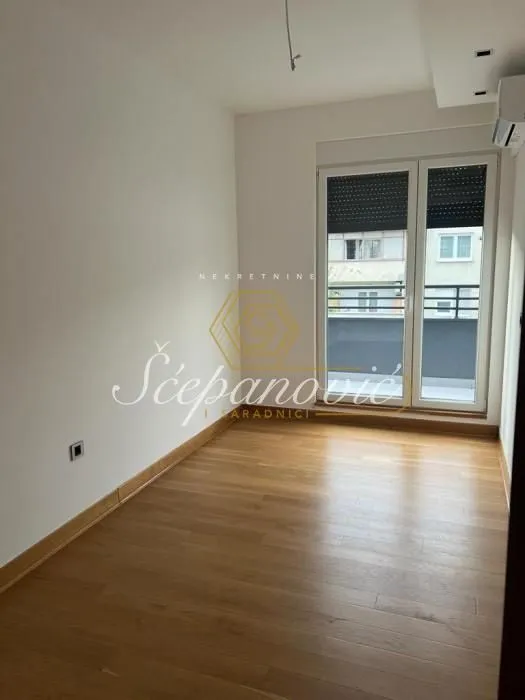 Prodaja, četvorosoban stan, 240m², Adamovićevo Naselje, Novi Sad Sve Podlokacije