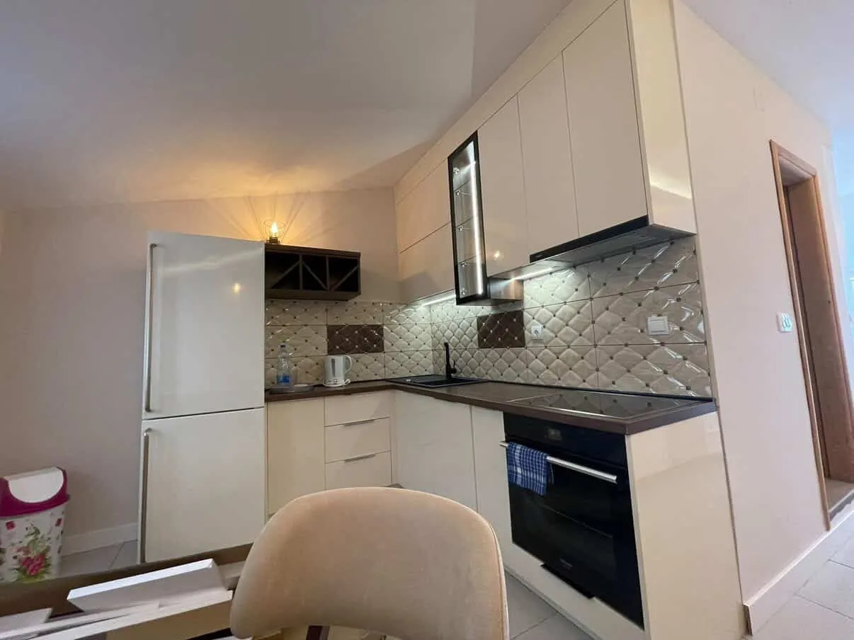 Rent, one bedroom apartment, 45m², Sveti Stefan, Budva