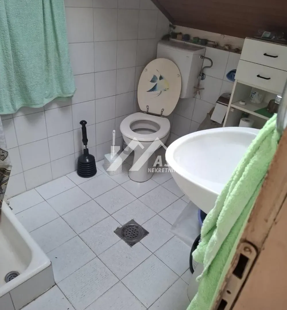Prodaja, kuća, 266m², Futog, Novi Sad Sve Podlokacije