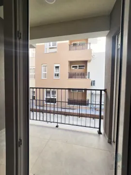 Pogled sa popločane terase na okolne zgrade. - image 7