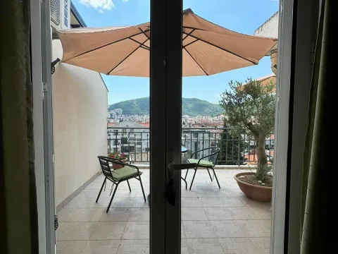 Izdavanje, dvosoban stan, 120m², Budva, Crna Gora - image 4