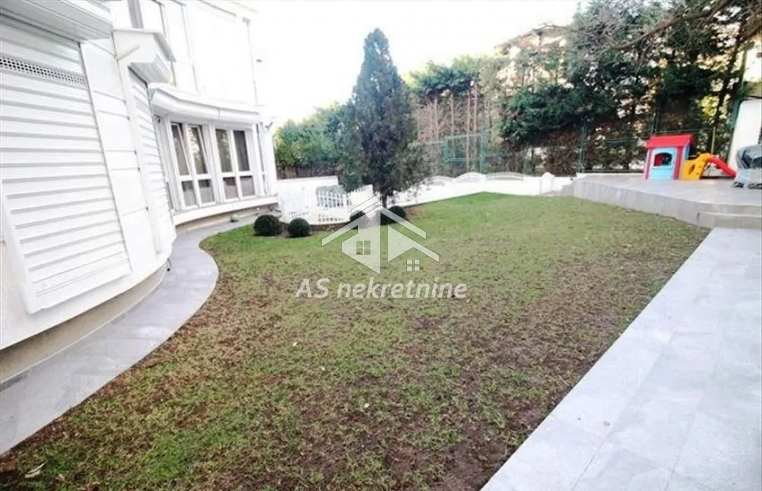 Izdavanje, stan, 220m², Savski Venac, Beograd