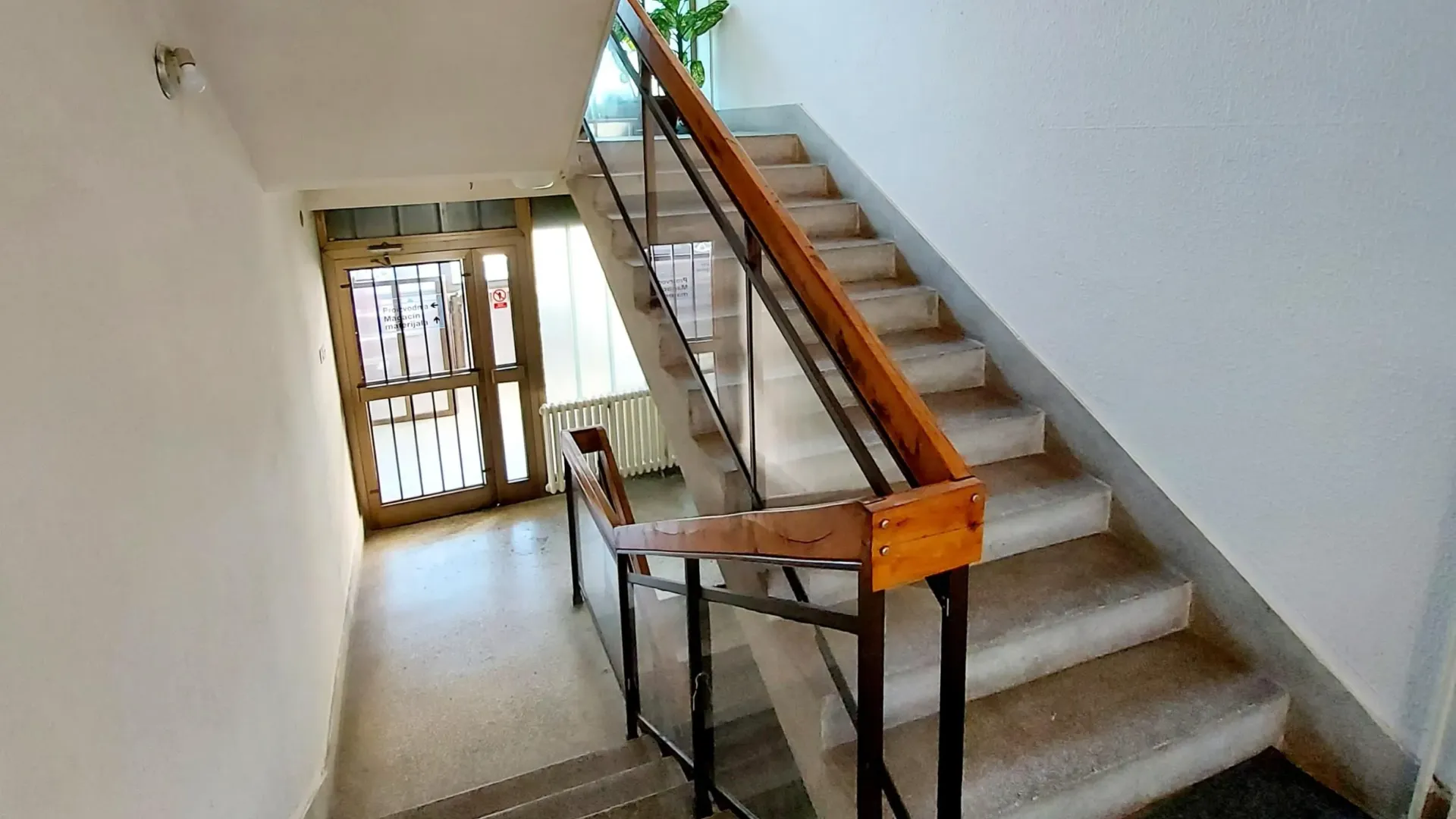 Izdavanje, poslovni prostor, 831m², Trstenik, Srbija