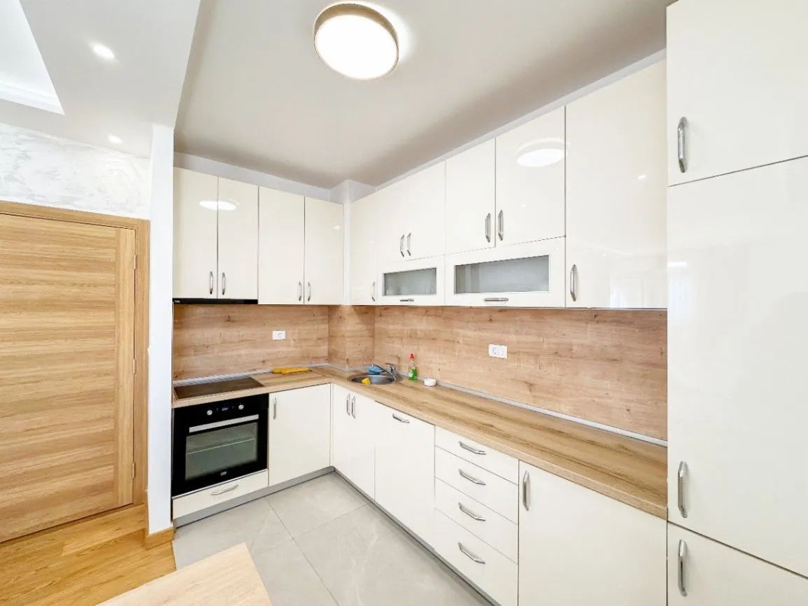 Izdavanje, dvosoban stan, 72m², City Kvart, Podgorica