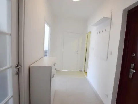 Izdavanje, jednosoban stan, 53m², Centar, Tivat - image 9