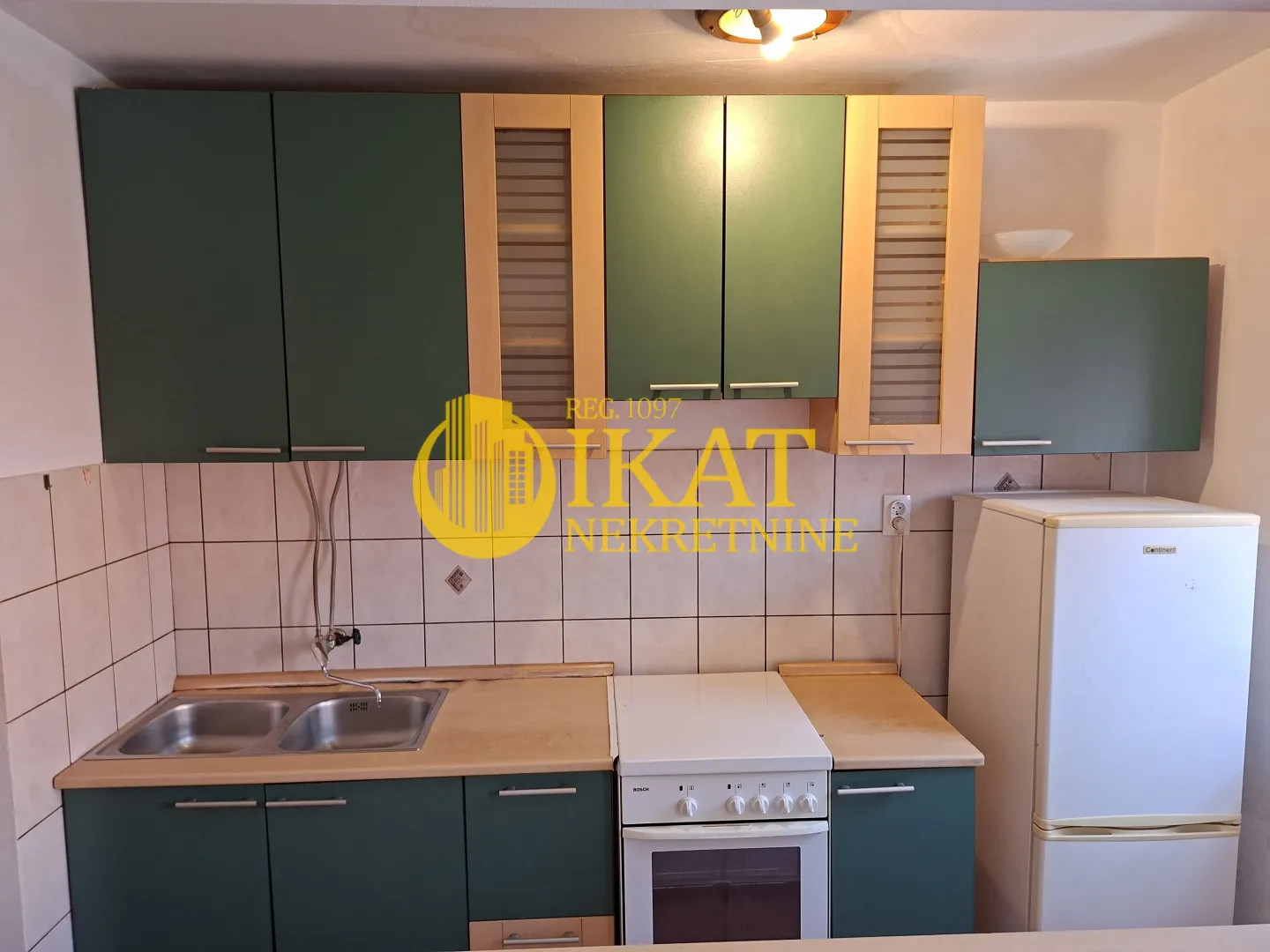 Izdavanje, trosoban stan, 70m², Vojvode Vlahovica, Beograd