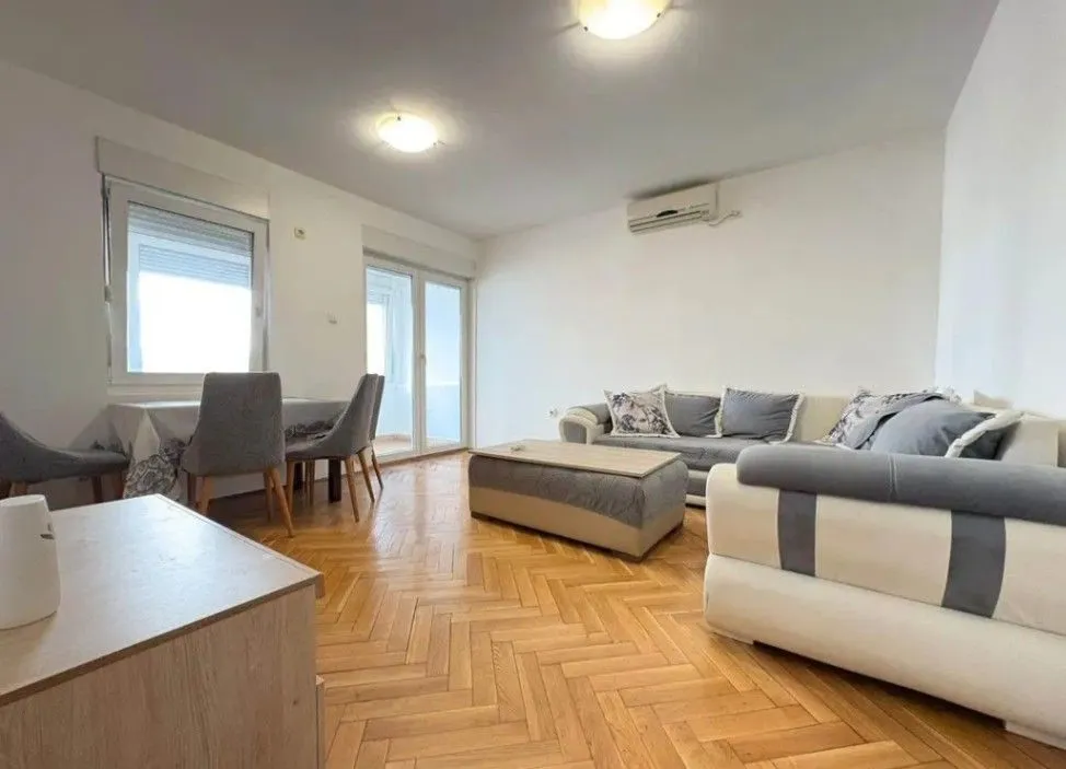 Izdavanje, jednosoban stan, 70m², Blok 9, Podgorica