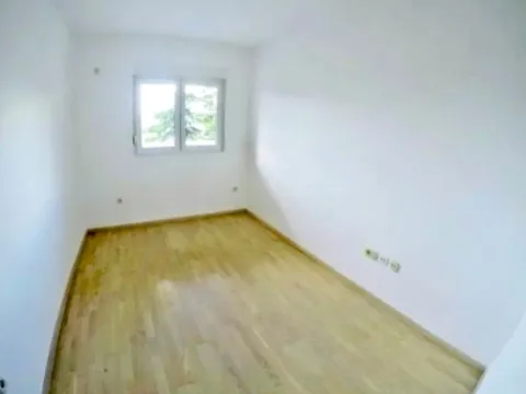 Izdavanje, trosoban stan, 70m², City Kvart, Podgorica - image 4