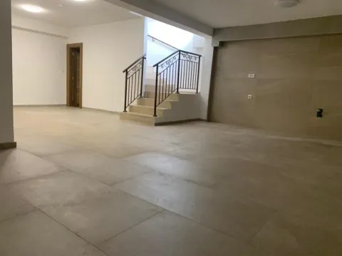 Izdavanje, poslovni prostor, 240m², Centar, Tivat - image 11