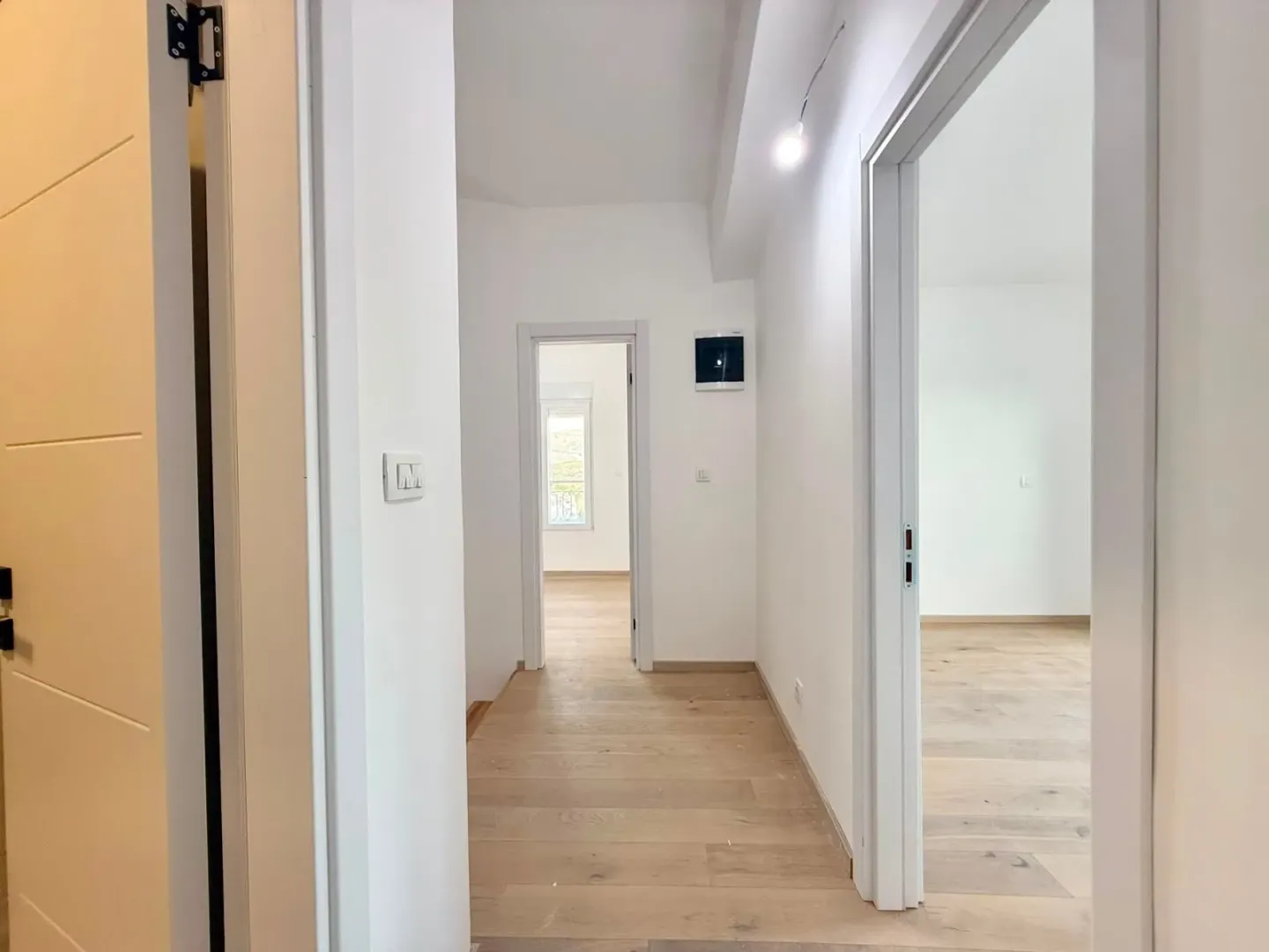 Prodaja, trosoban stan, 130m², Momišići, Podgorica