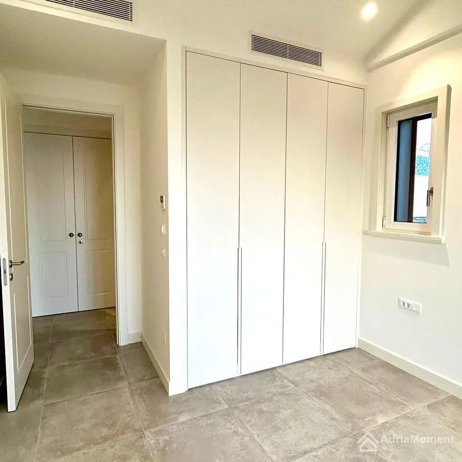 Prodaja, jednosoban stan, 77m², Radovići, Tivat