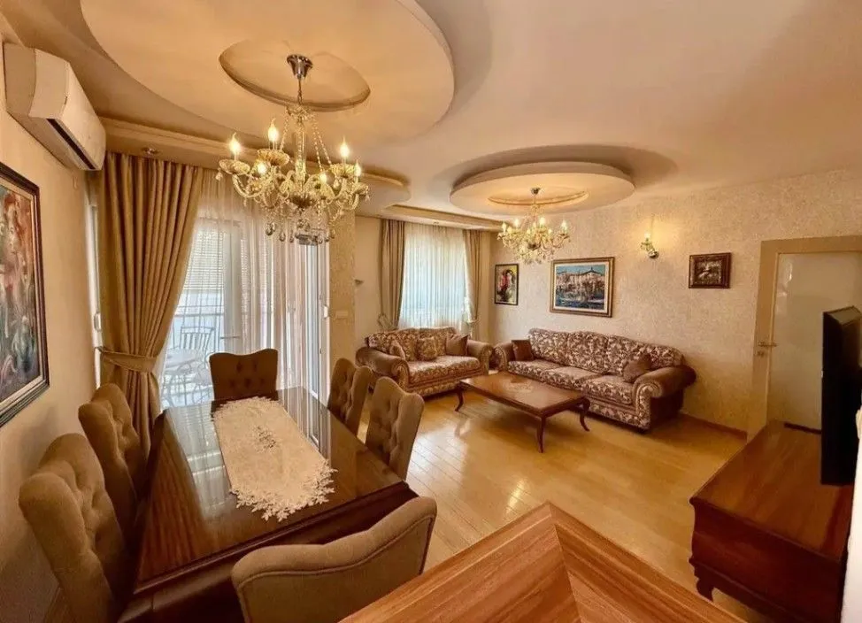Izdavanje, trosoban stan, 100m², City Kvart, Podgorica