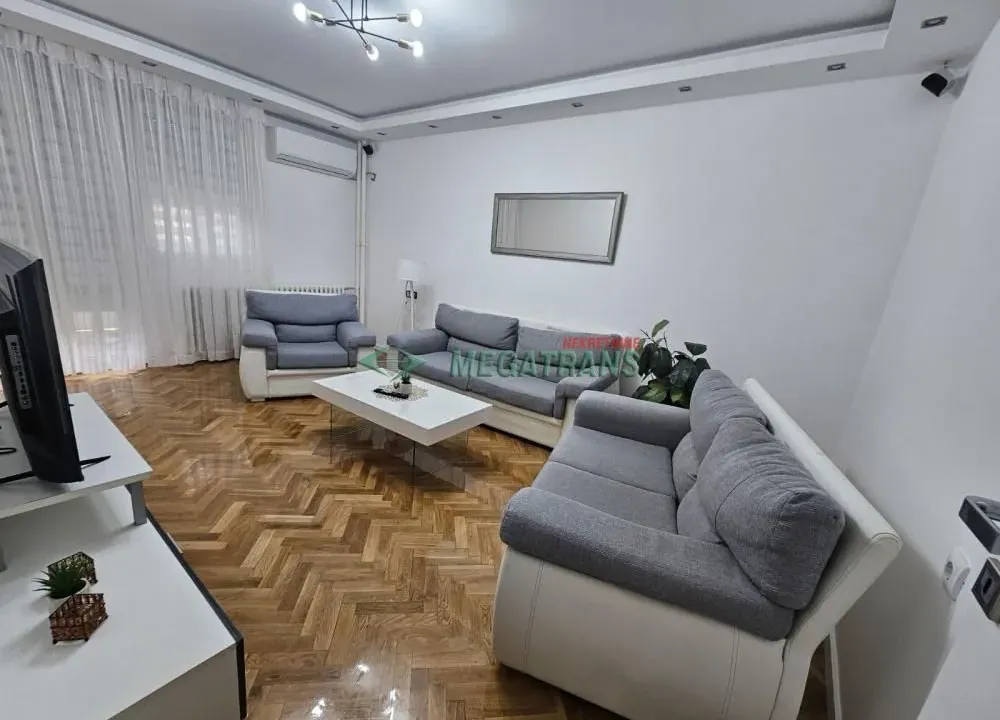 Izdavanje, trosoban stan, 70m², Centar, Novi Sad