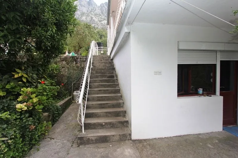 Prodaja, stan, 95m², Dobrota, Kotor