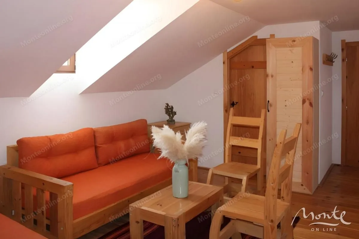Sale, office space, 300m², Kolašin, Crna Gora