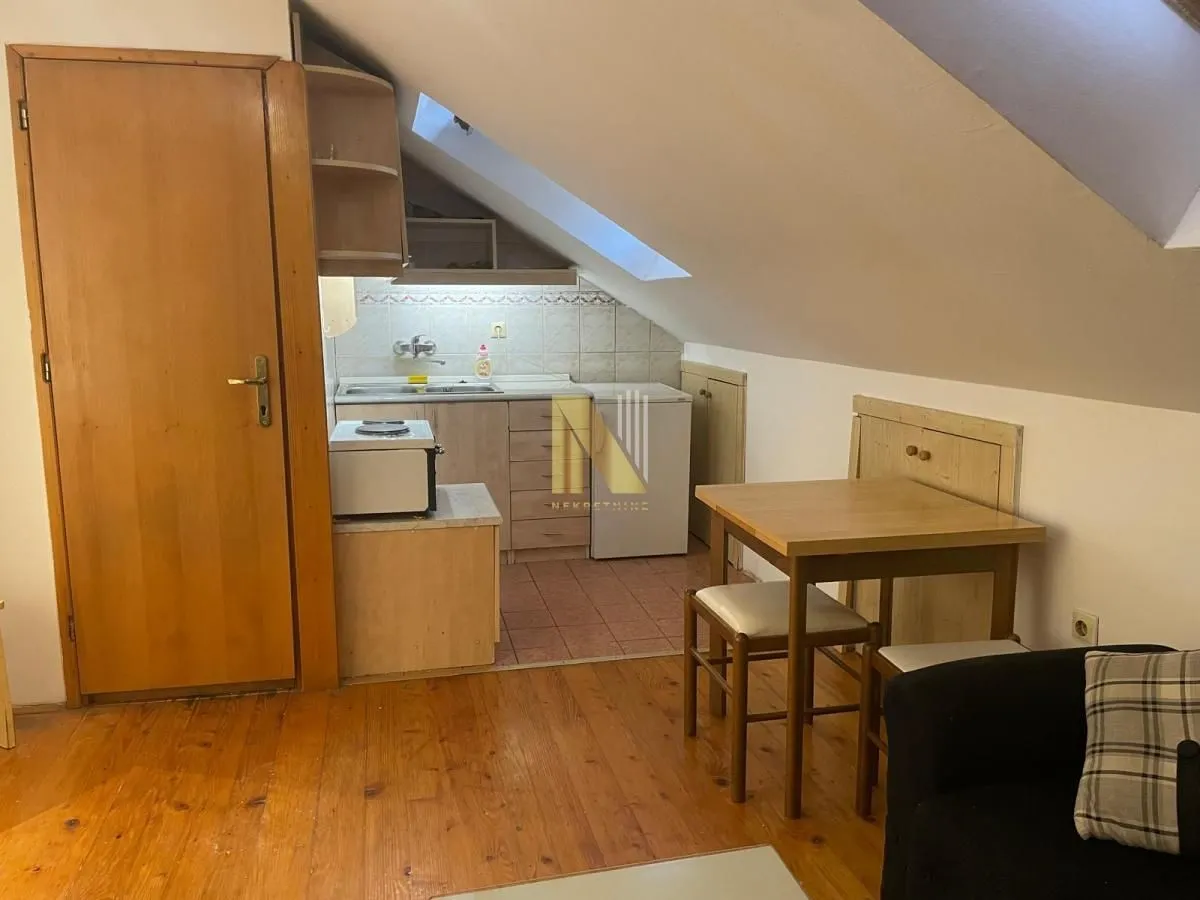 Izdavanje, garsonjera, 25m², Centar, Novi Sad